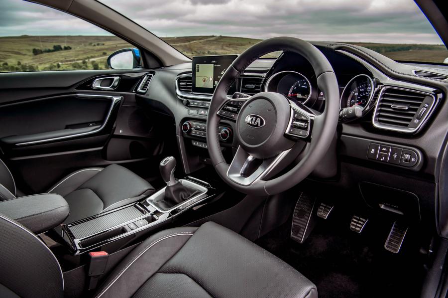 Интерьер Kia Ceed First Edition 2018 года  (UK) (фото 22 из 30)